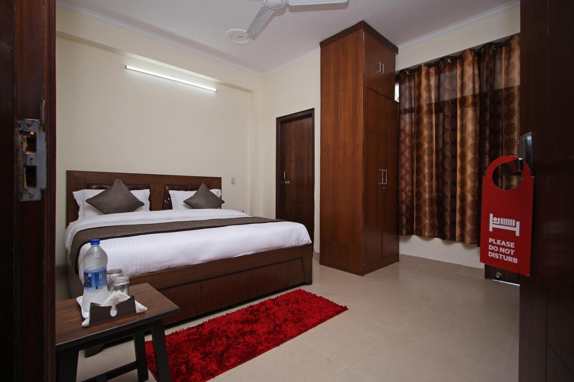OYO 9273 Surya Palace Nueva Delhi Exterior foto